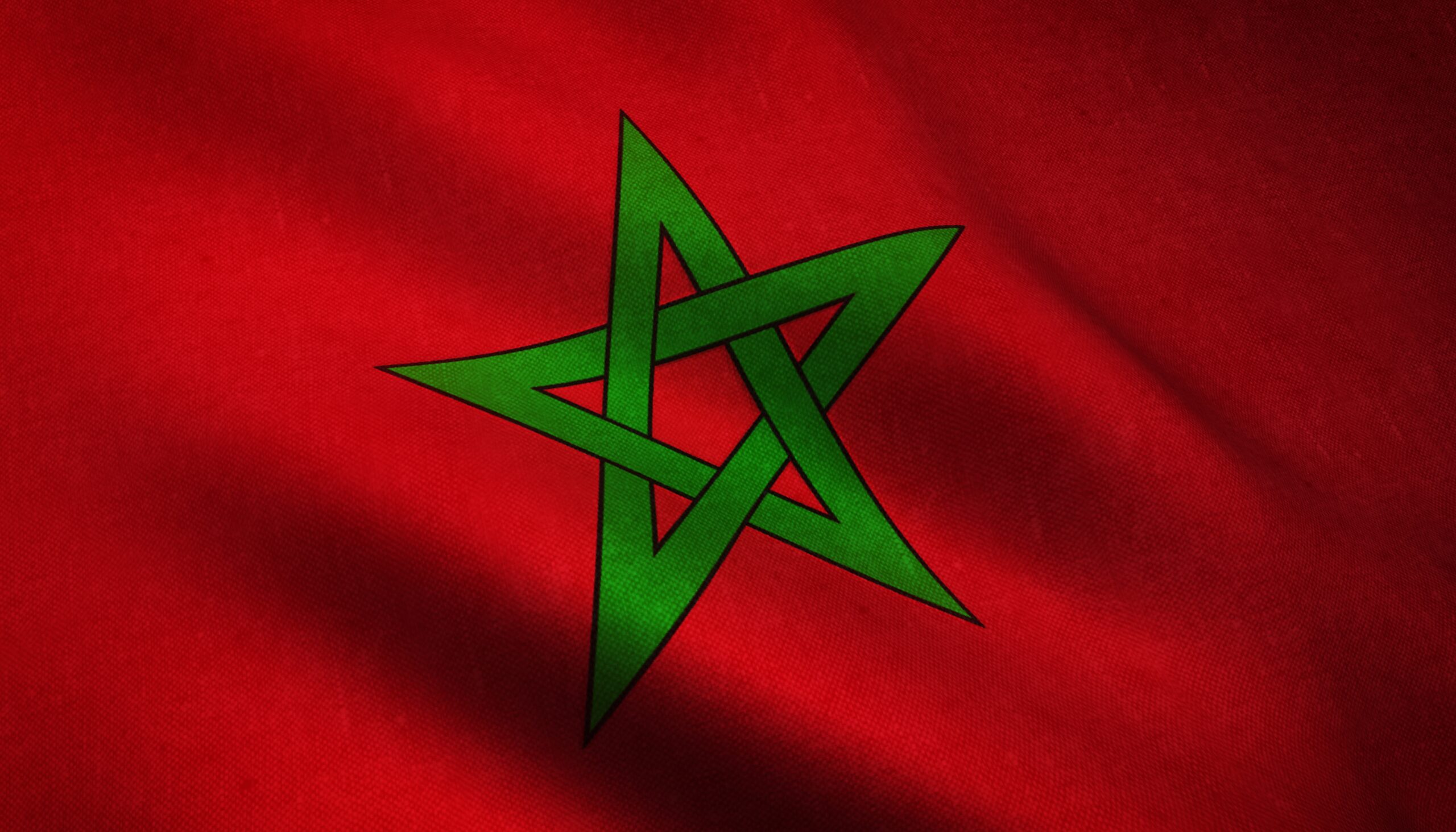 gros-plan-du-drapeau-ondulant-du-maroc-textures-interessantes-3-scaled